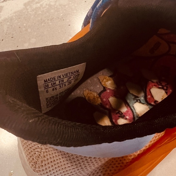 Adidas Pharrell “walk breathe” sneakers - Picture 7 of 7